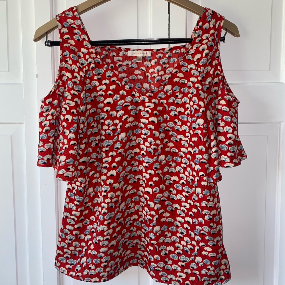 Open shoulder floral shirt, skies are blue brand
